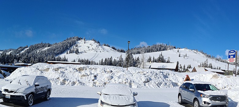 View of the Summit West from the Summit Inn
Photo: Simon
2025-03-05 08.45.15; '2025 Mar 05 08:45'
Original size: 10,885 x 4,912; 5,864 kB; stitch
2025-03-05 08.45.15 S20+ Simon - view of the Summit West from the Summit Inn_stitch.jpg