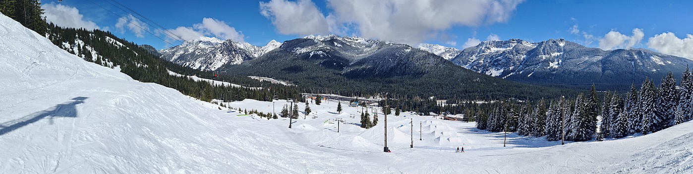 Central Express at the top of Easy Street
Photo: Simon
2025-03-05 11.47.57; '2025 Mar 05 11:47'
Original size: 24,373 x 6,137; 19,111 kB; stitch
2025-03-05 11.47.57 S20+ Simon - Central Express at the top of Easy Street_stitch.jpg