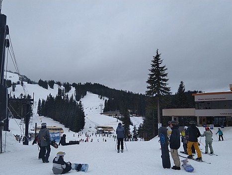 Stevens Pass base Hogsback and Skyline Express
Photographer;&nbsp;Nick
2025-03-08&nbsp;10.17.33;&nbsp;Metadata time: '2025 Mar 08 10:17'
Original size:&nbsp;3,946 x 2,972; 4,724 kB;&nbsp;cr
Filename: 2025-03-08 10.17.33 Nick - Stevens Pass base Hogsback and Skyline Express_cr.jpg
